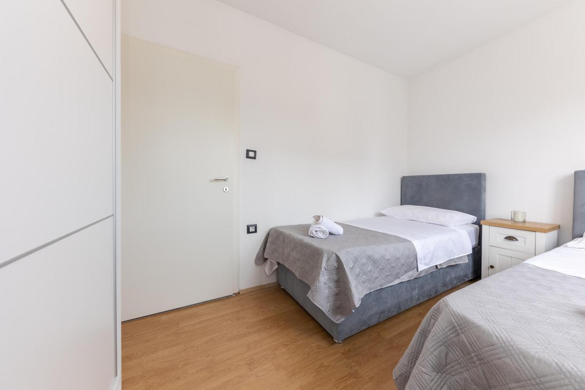 House Niko M With 6 Apartments Split Eksteriør bilde