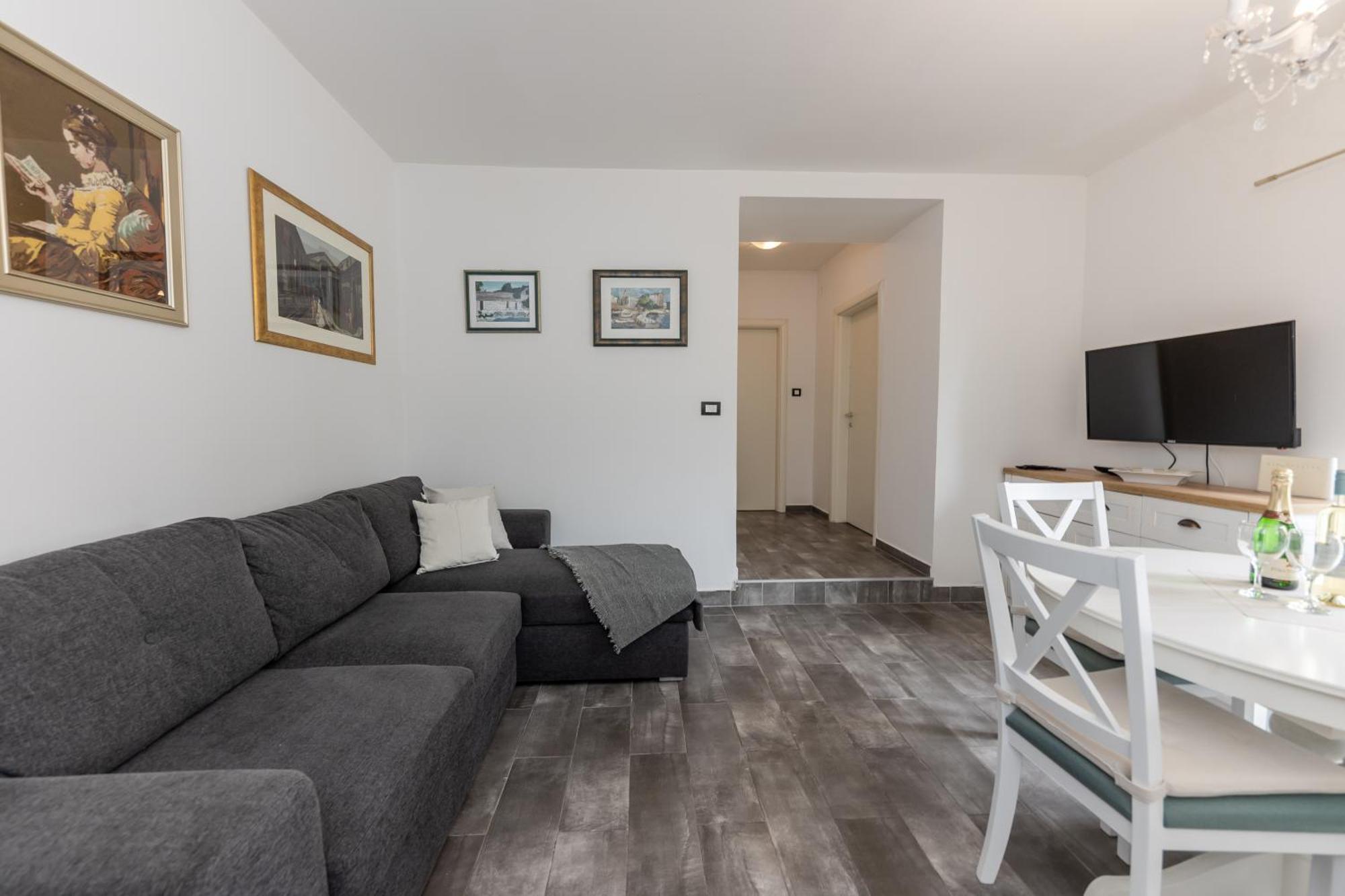 House Niko M With 6 Apartments Split Eksteriør bilde